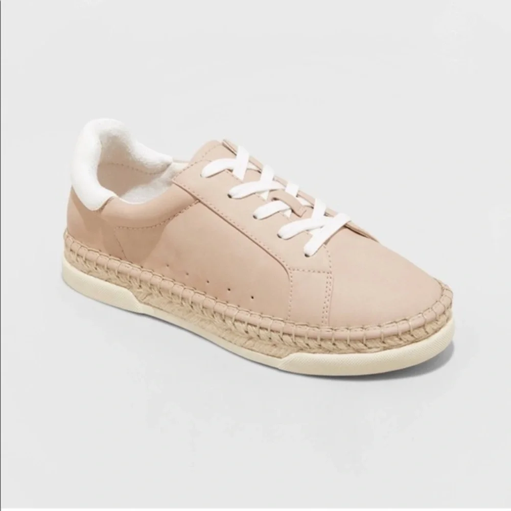 Universal Thread Women's Sneakers‎ size 9.5